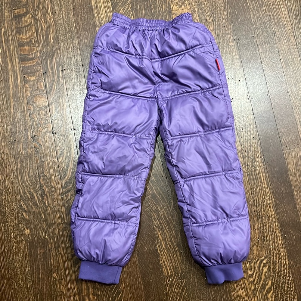 Easy on snow pants! Size 5